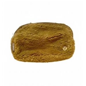 Lululemon Everywhere Fleece Belt Bag
2022 Burnt Caramel New With Tags!